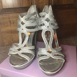 Silver heels 👠